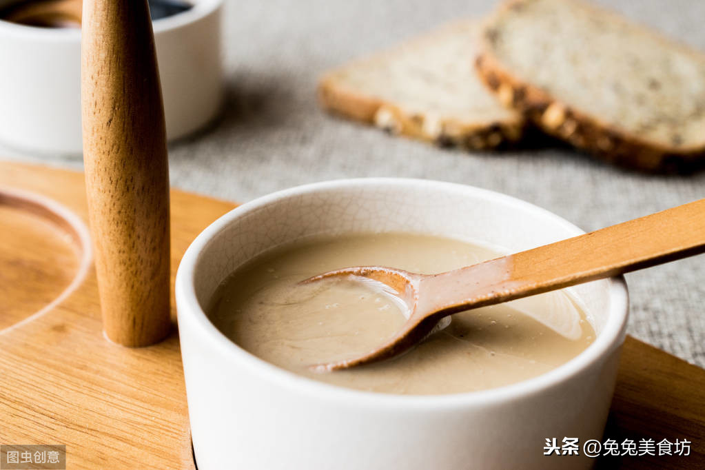 芝麻酱怎么调稀，用水还是油？稀释芝麻酱的正确做法，丝滑细腻味道香