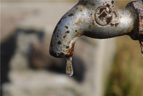 水龙头滴水水表会转吗（水龙头滴水到底走不走水表？）